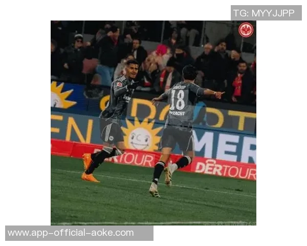 震撼德甲！伯克特双响+卡明斯基闪击，法兰克福艰难4-3逆转科隆